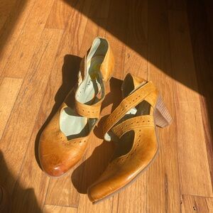 Yellow leather heels mentha 41